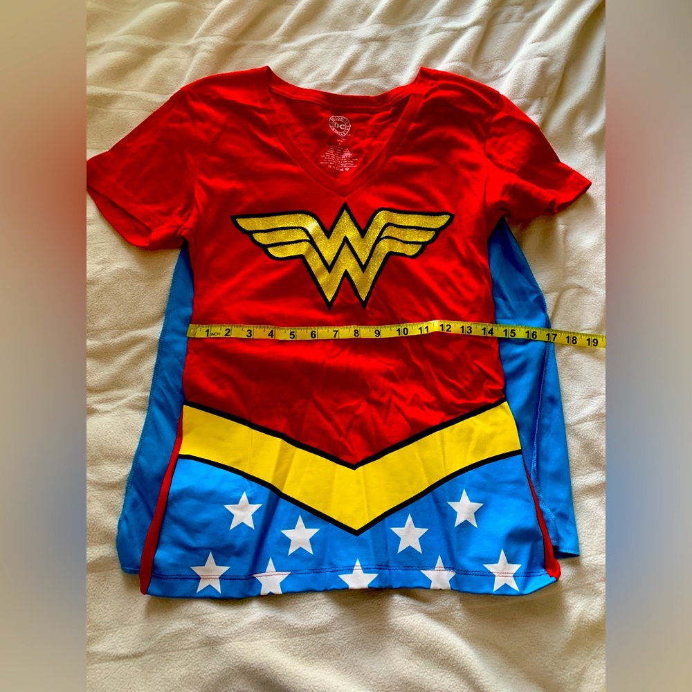 DC Wonder Woman T-shirt with cape-Halloween